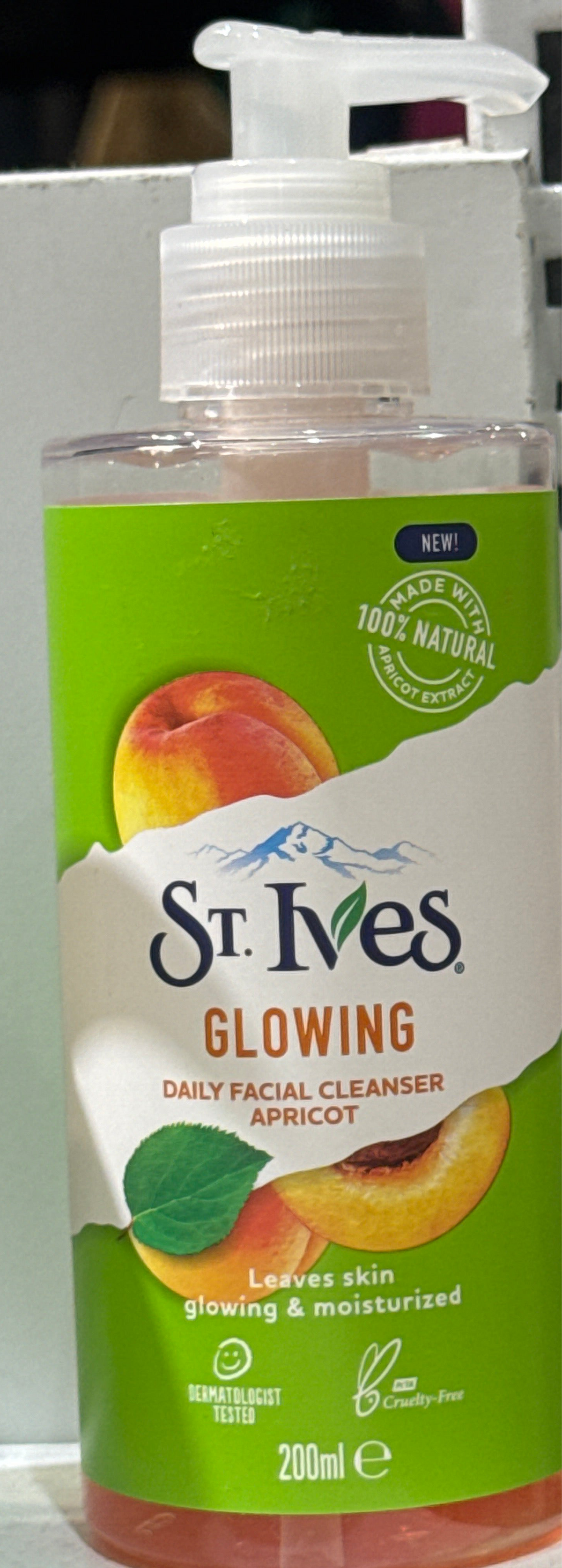 St.Ives Glowing Daily Facial Cleanser Apricot 200Ml