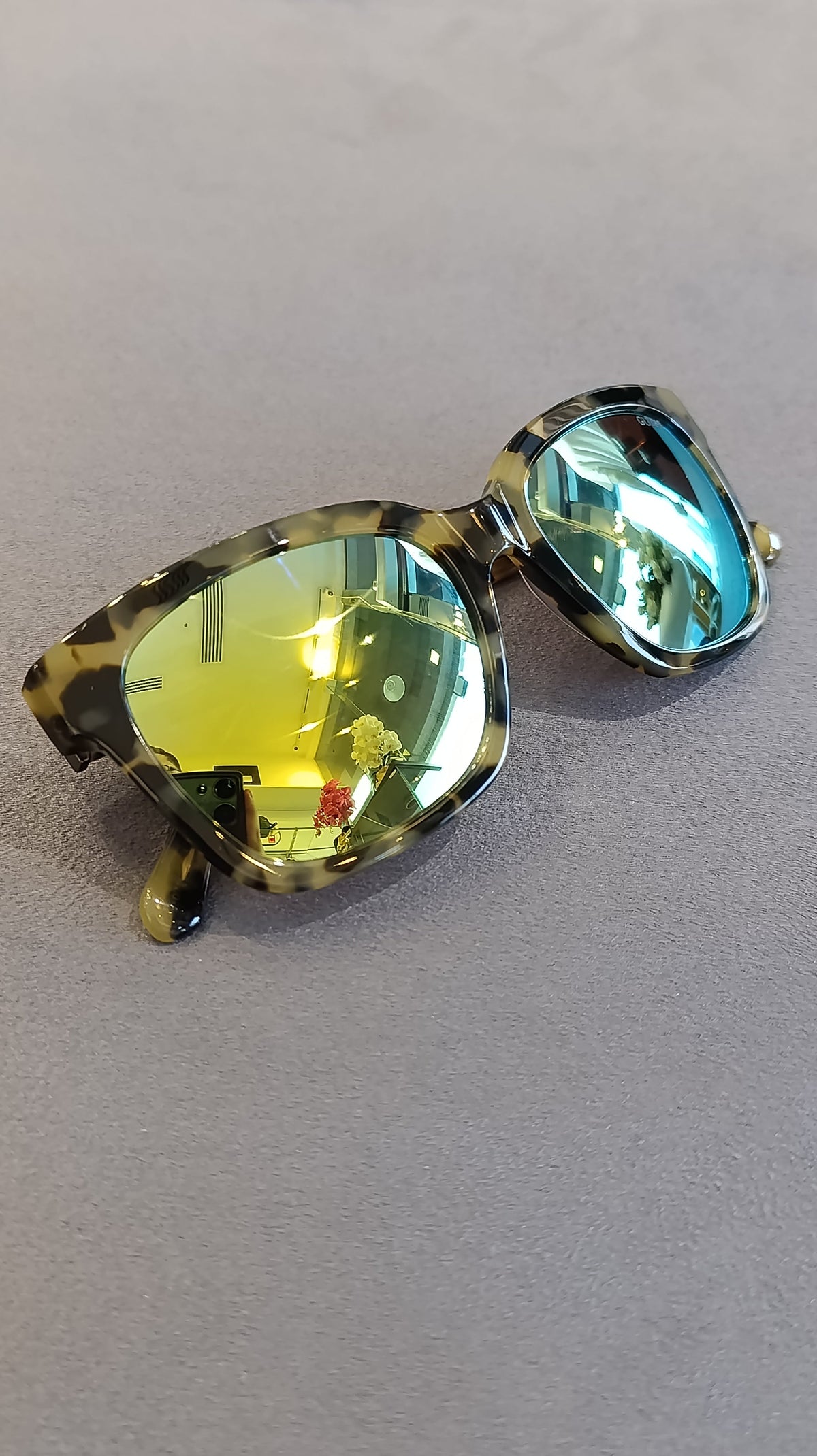 Guess Gu6855 52Q Sunglasses – Tortoise Frame / Gold Mirror Lenses