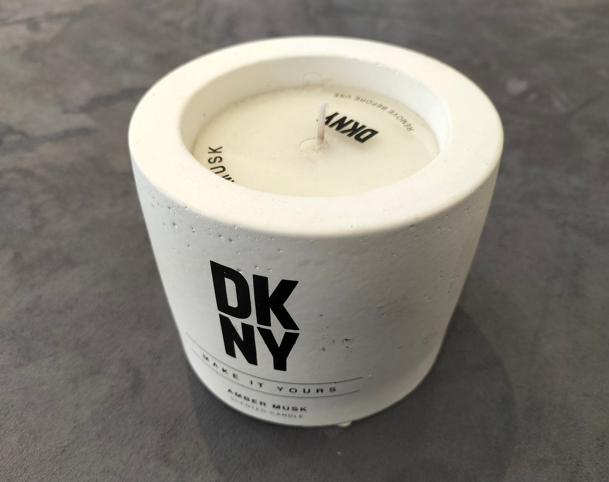 Dkny Amber Musk Cement Scented Candle - S White