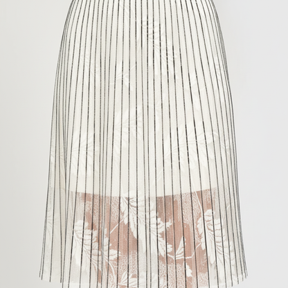 5 – Pleat & Lace Detail