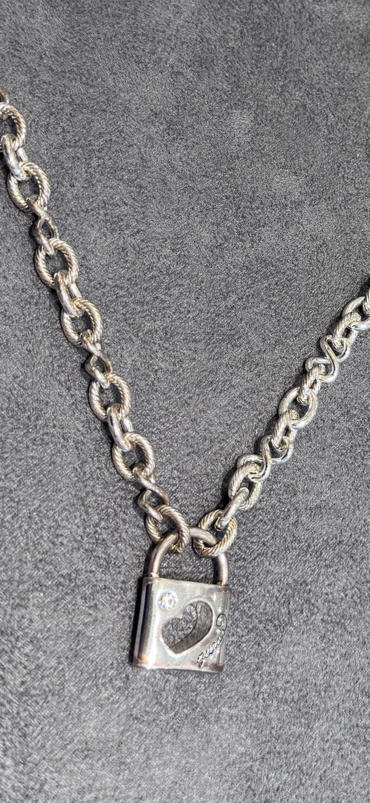Guess Heart Lock & Key Chunky Chain Necklace, Silver-Tone (no box ) accessories￼ Faded