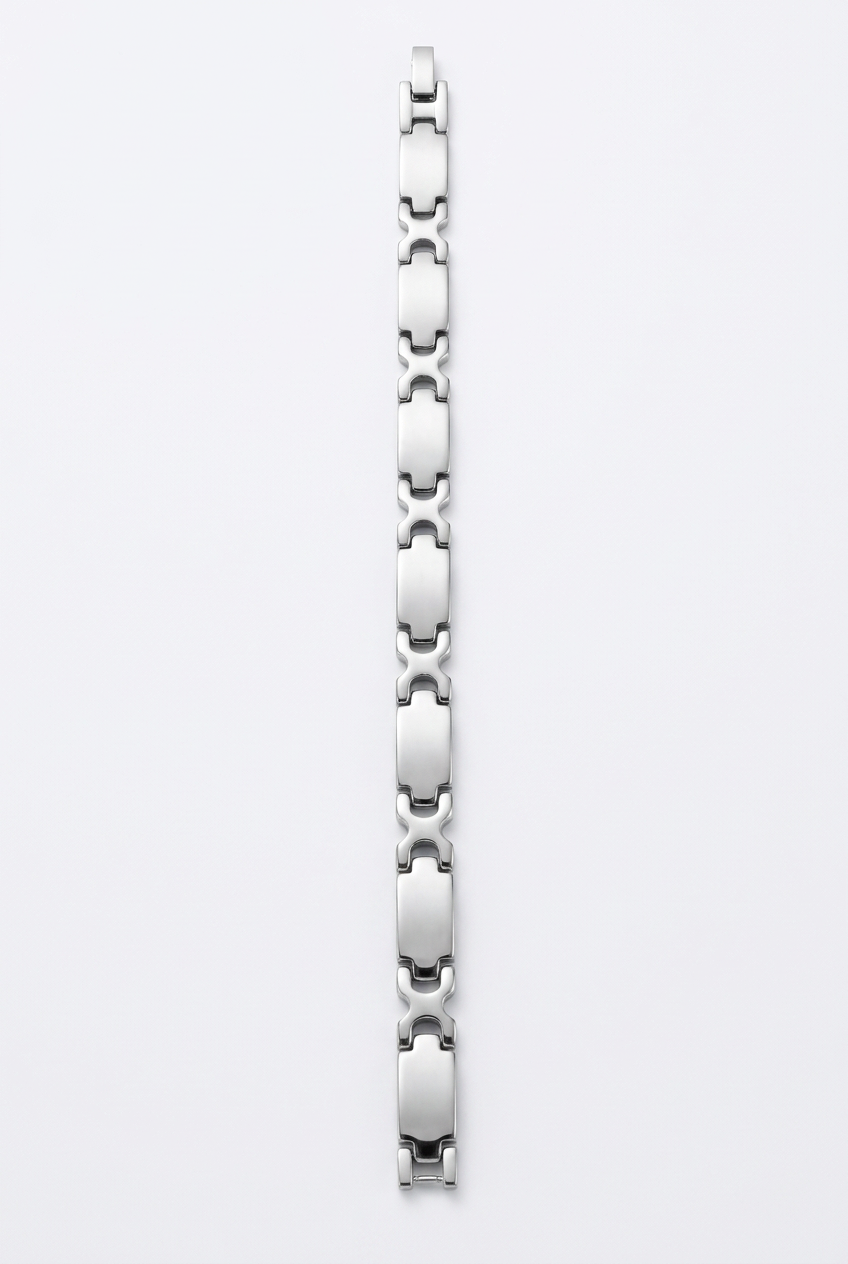 Men's stainless steel silver link bracelet laid straight