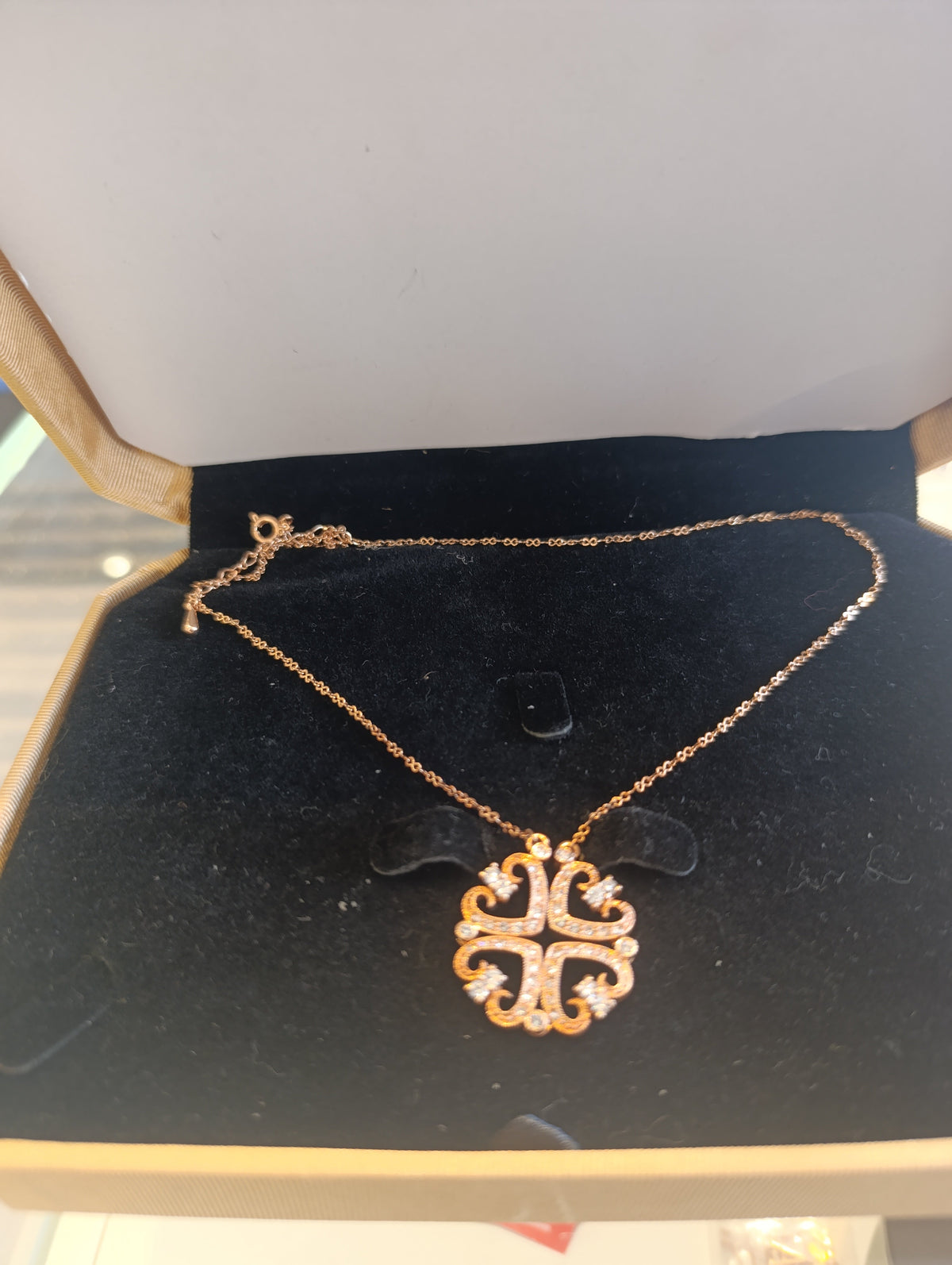 18K Rose Gold GF Made With Swarovski Crystal 2 Way Wear 4 Clover Heart Necklace accessories (no box)