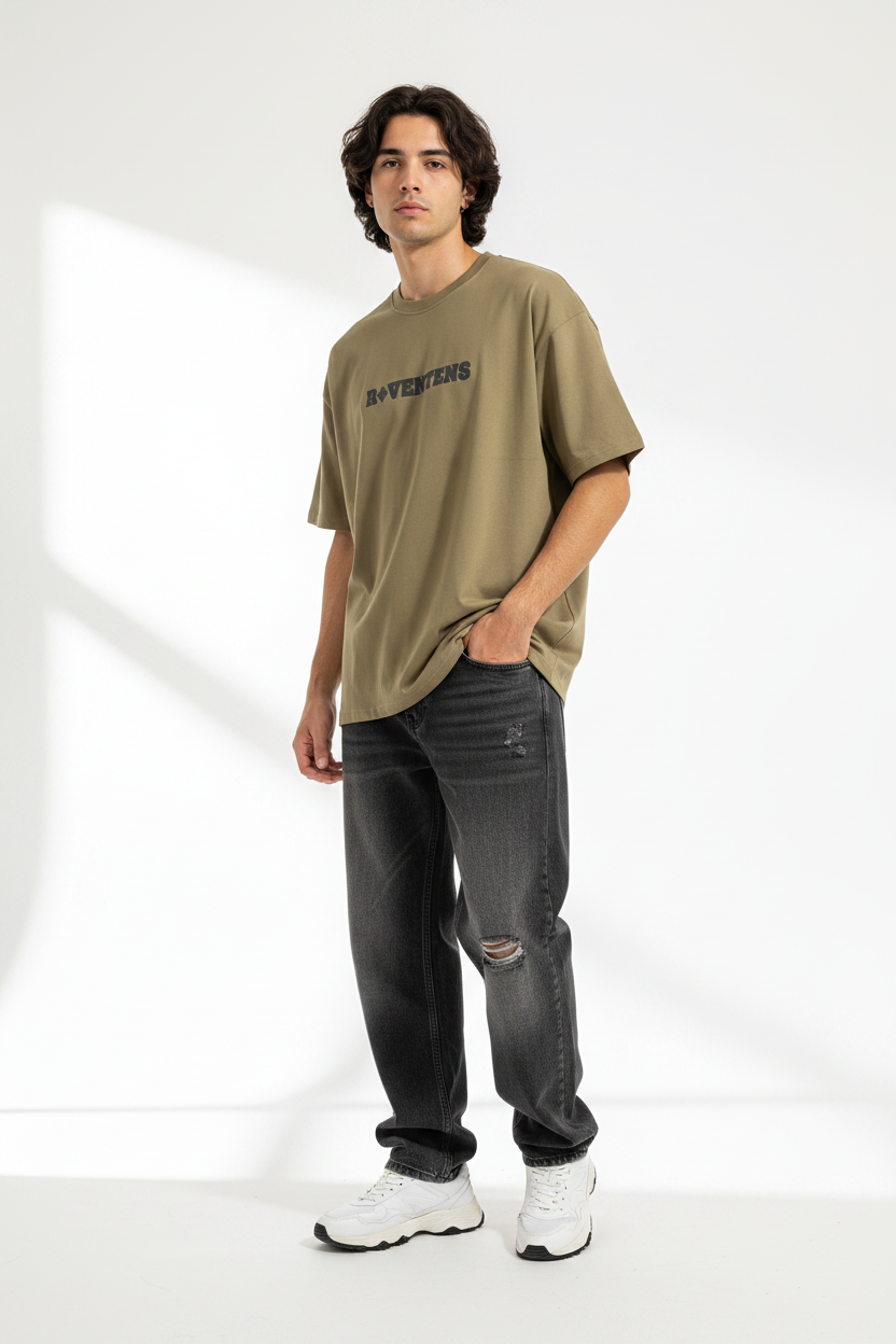 Man wearing Roventens tee