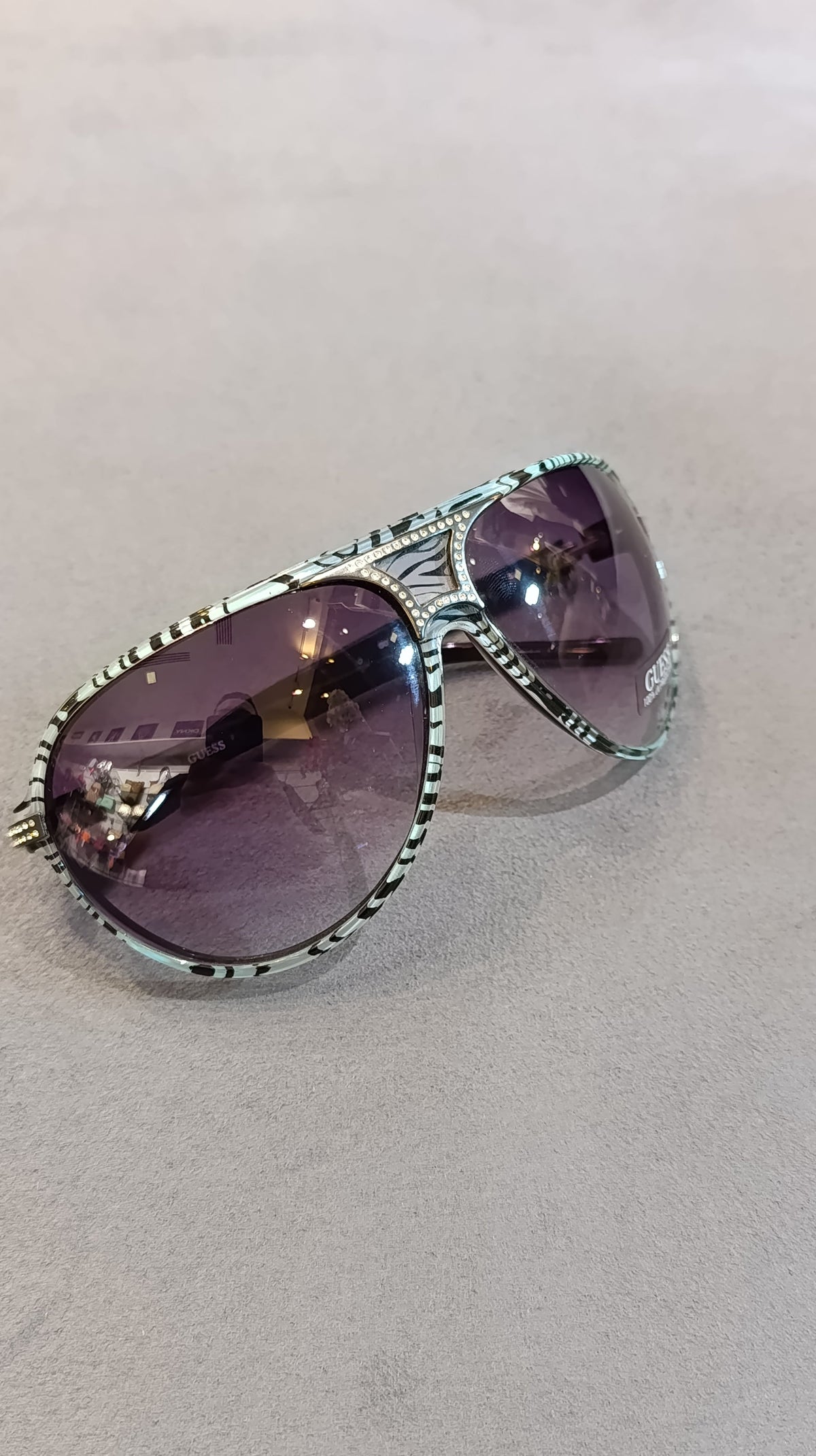 Guess Gu7014-Tqzb-35 Sunglasses – Turquoise Zebra / Crystal G / Smoke Gradient