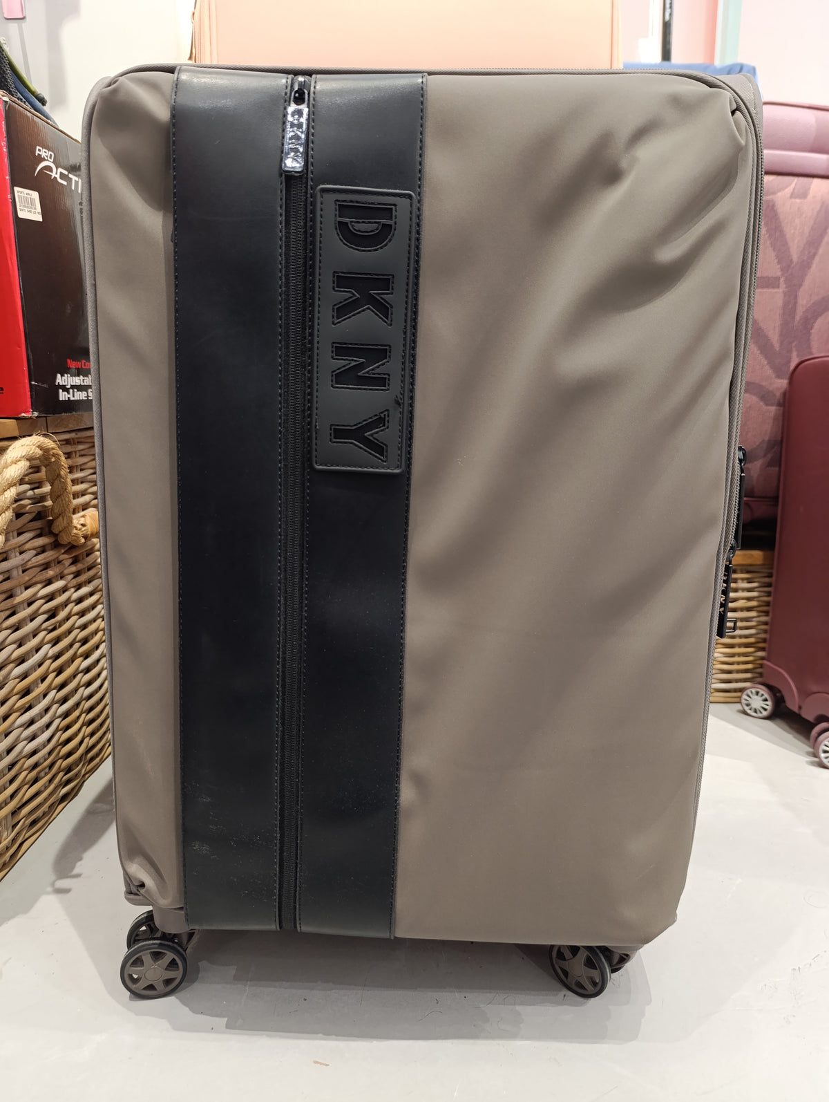 Dkny Instict Upright Ash And Black Trolley Bag Luggage Dm818It1