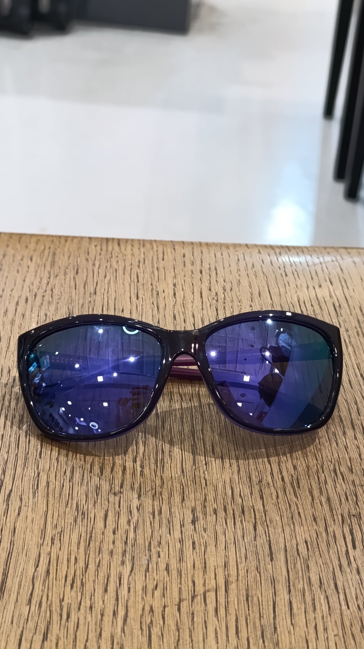 Guess GU7308 Sunglasses - Purple Square