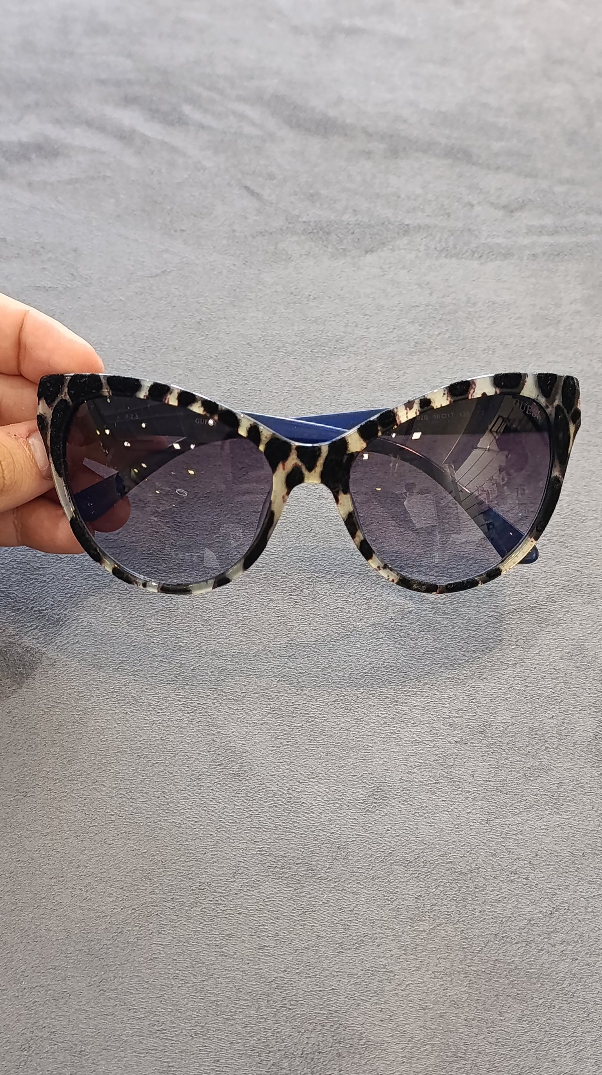 Guess Gu7430 92B Sunglasses – Leopard Print / Blue Purple Gradient