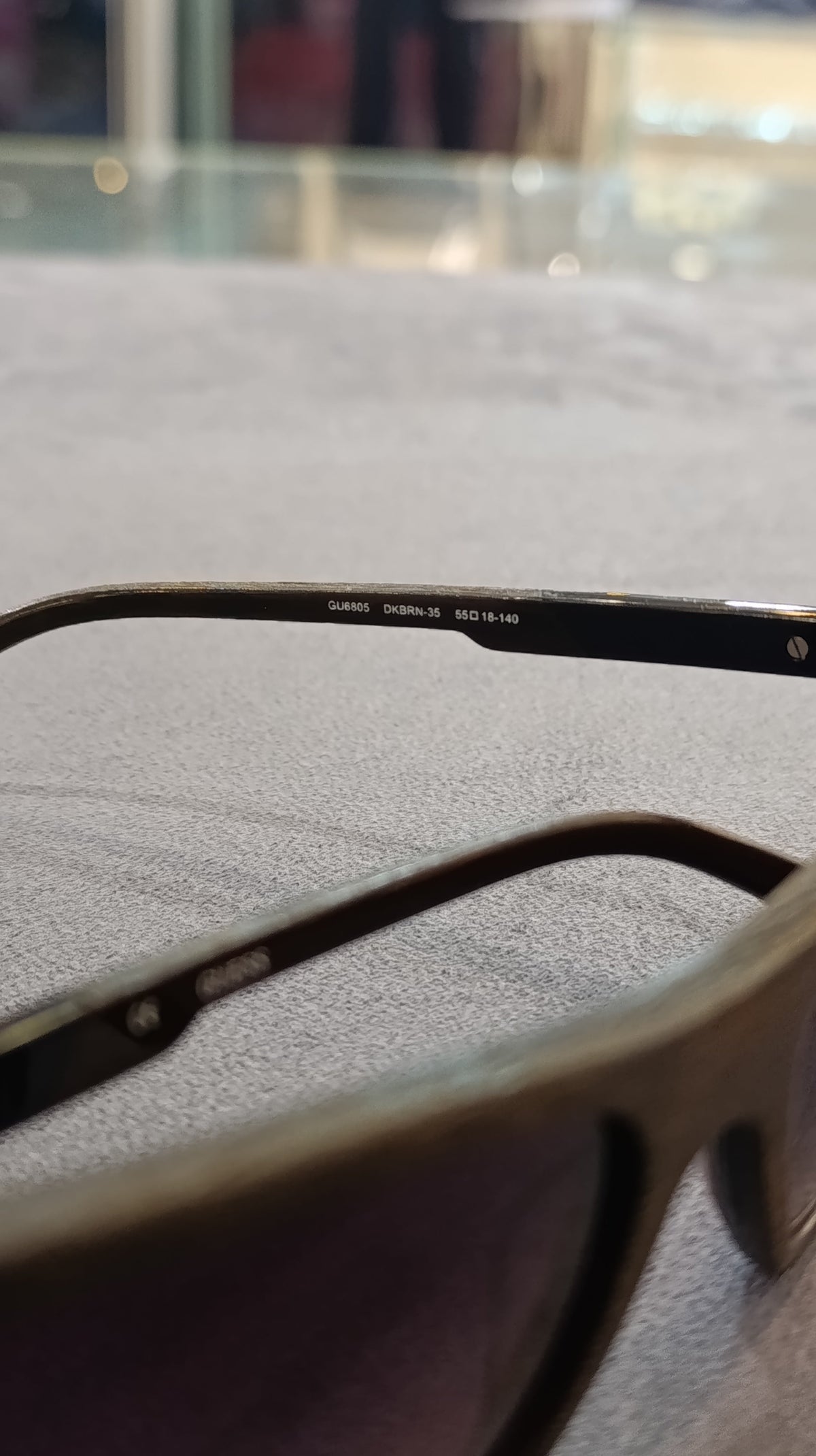 Guess Gu6805 Dkbrn-35 Sunglasses – Dark Brown Wood-Grain / Smoke Gradient