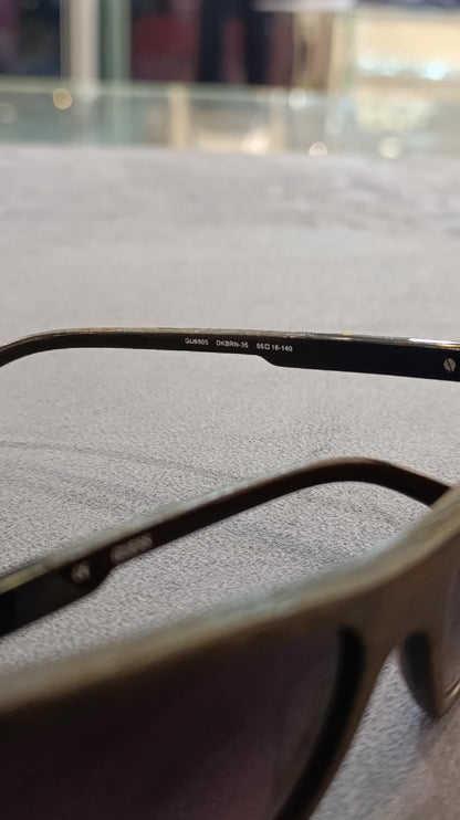 Guess Gu6805 Dkbrn-35 Sunglasses – Dark Brown Wood-Grain / Smoke Gradient