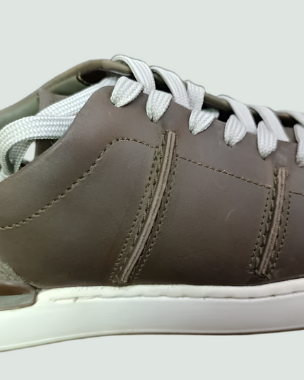 Clarks Men’s Brown Leather Casual Sneakers – Lace-Up Comfort Walking Shoes