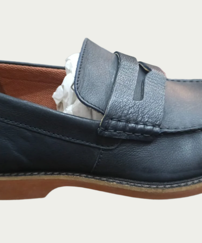 Clarks Men’s Black Leather Penny Loafers – Classic Slip‑On Dress Shoes with Comfort Sole